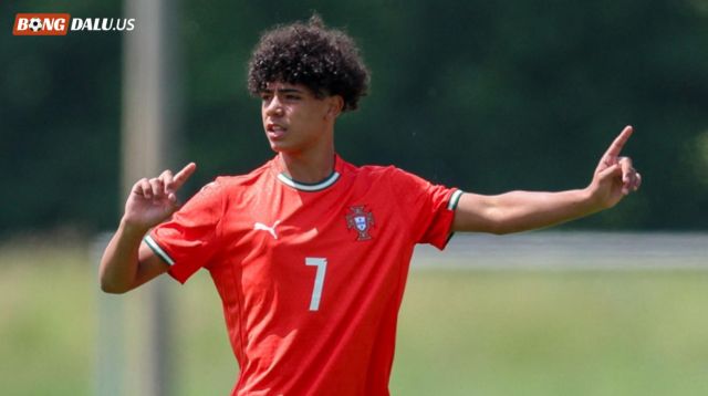 Cristiano Ronaldo Jr đã bộc lộ tiềm năng bóng đá của mình từ sớm Cristiano Ronaldo Jr đã bộc lộ tiềm năng bóng đá của mình từ sớm
