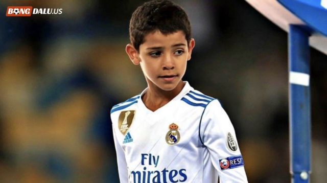 Ronaldo Jr bắt đầu hành trình theo đuổi đam mê tại học viện Real Madrid Ronaldo Jr bắt đầu hành trình theo đuổi đam mê tại học viện Real Madrid